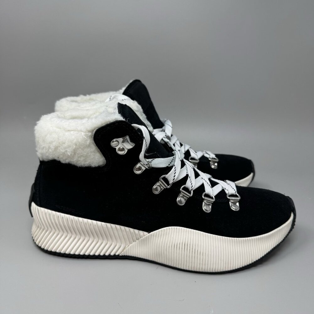 Sorel Out 'N About III Conquest Black White Boots NL4434-010 Womens Size 9